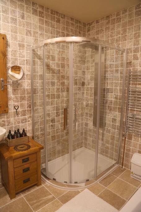 Bumbleberry Cottage Gresford Extérieur photo