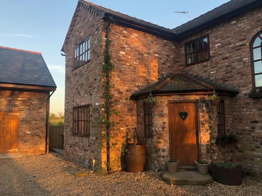 Bumbleberry Cottage Gresford Extérieur photo